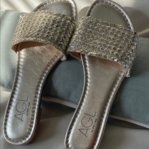 AGL Women\'s Metallic Woven Slide Sandals